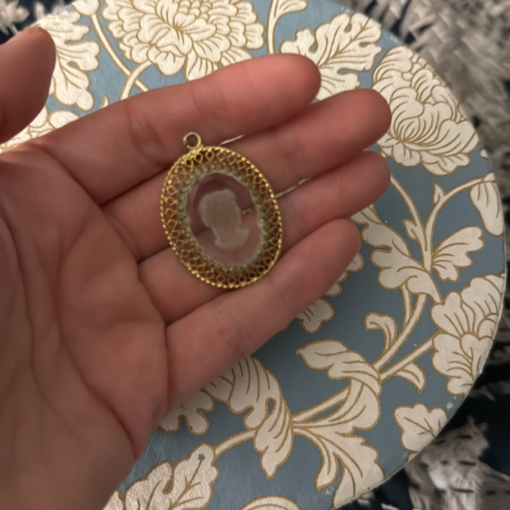 Vintage Cut Glass Vintage Cameo